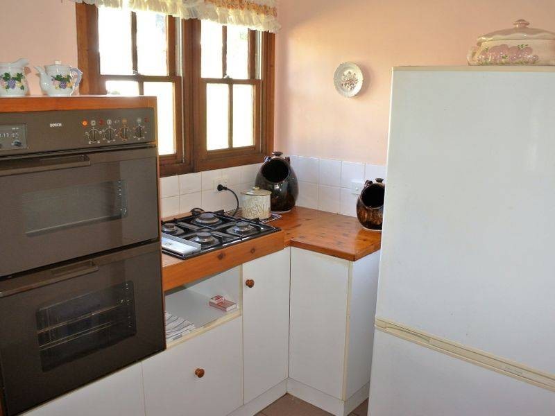 30 Kim Cres, Macleay Island QLD 4184