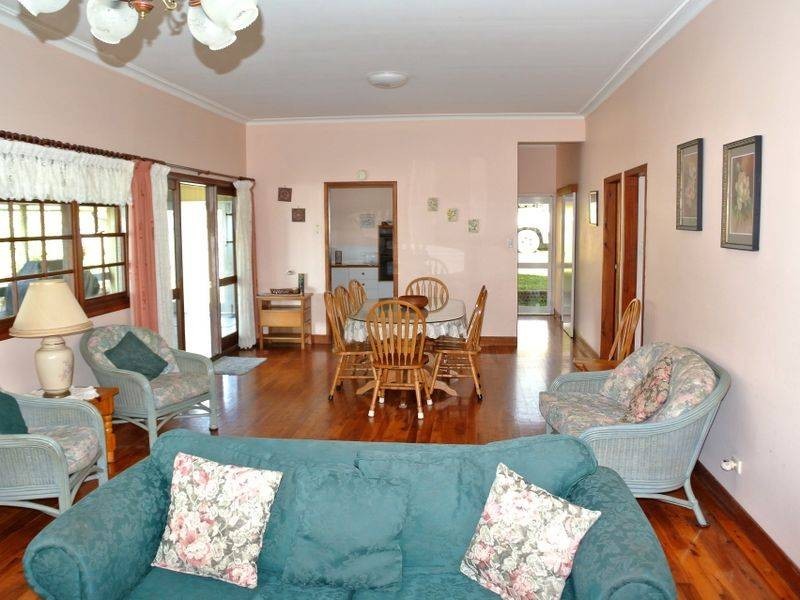 30 Kim Cres, Macleay Island QLD 4184