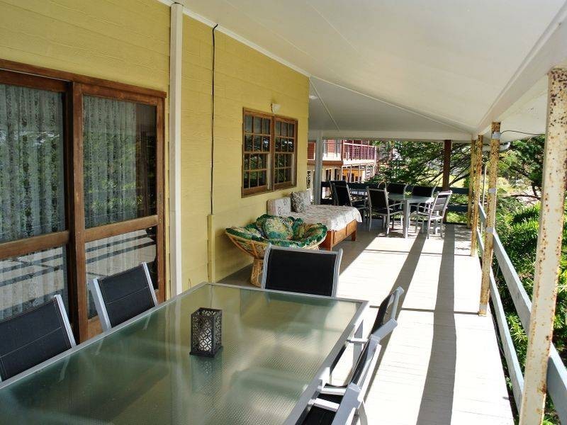 30 Kim Cres, Macleay Island QLD 4184
