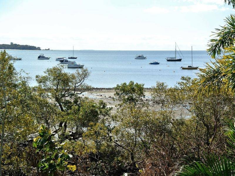 30 Kim Cres, Macleay Island QLD 4184
