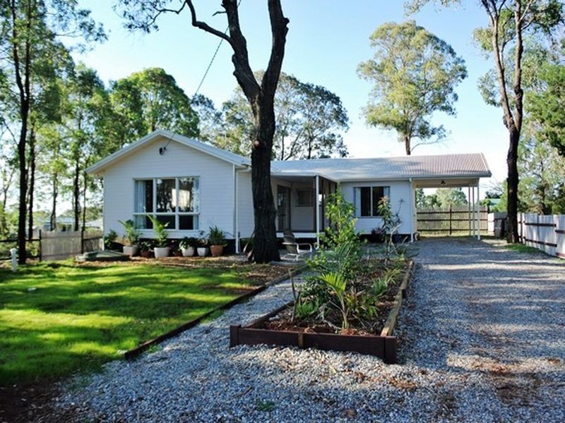 13 Cooee Crescent, Macleay Island QLD 4184