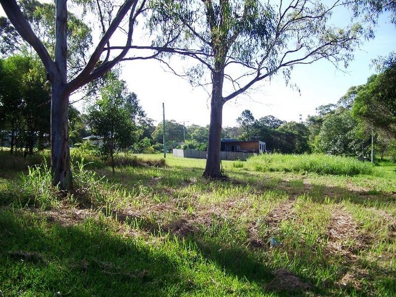11 Eastern Road, Macleay Island QLD 4184