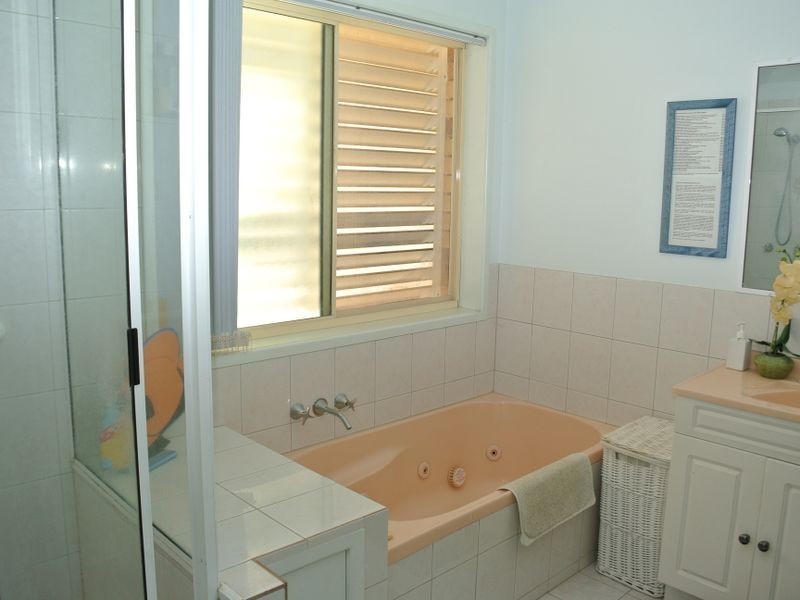 32 Koonwarra Pde, Macleay Island QLD 4184