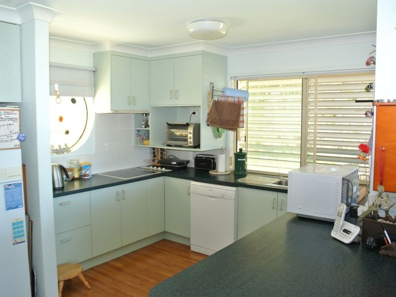 32 Koonwarra Pde, Macleay Island QLD 4184