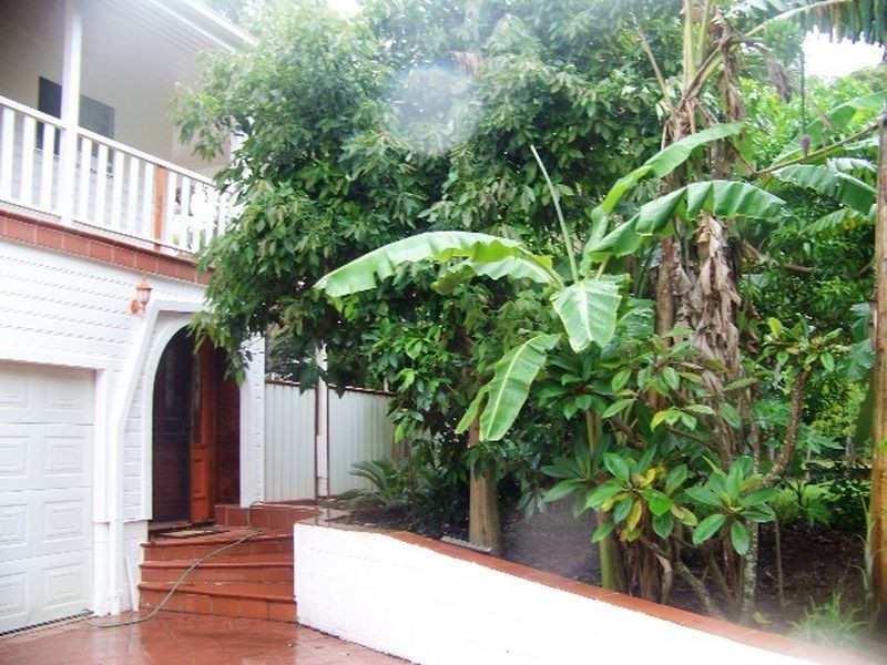 4 Cotton Tree, Macleay Island QLD 4184