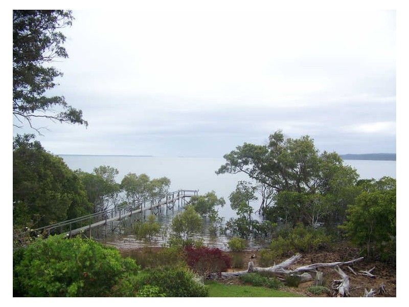 9 Lovell Parade, Lamb Island QLD 4184