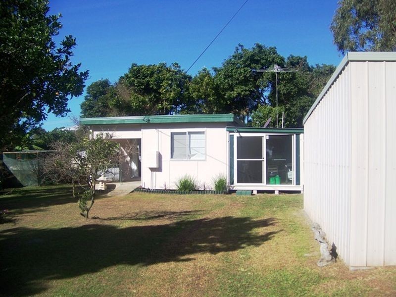 29 Charles Tce, Macleay Island QLD 4184