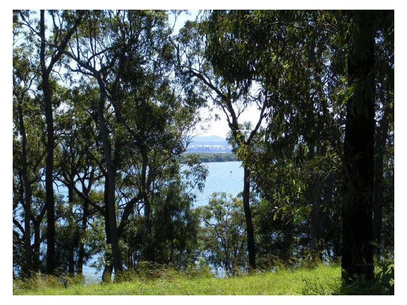 4-6 Cliff Terrace, Macleay Island QLD 4184