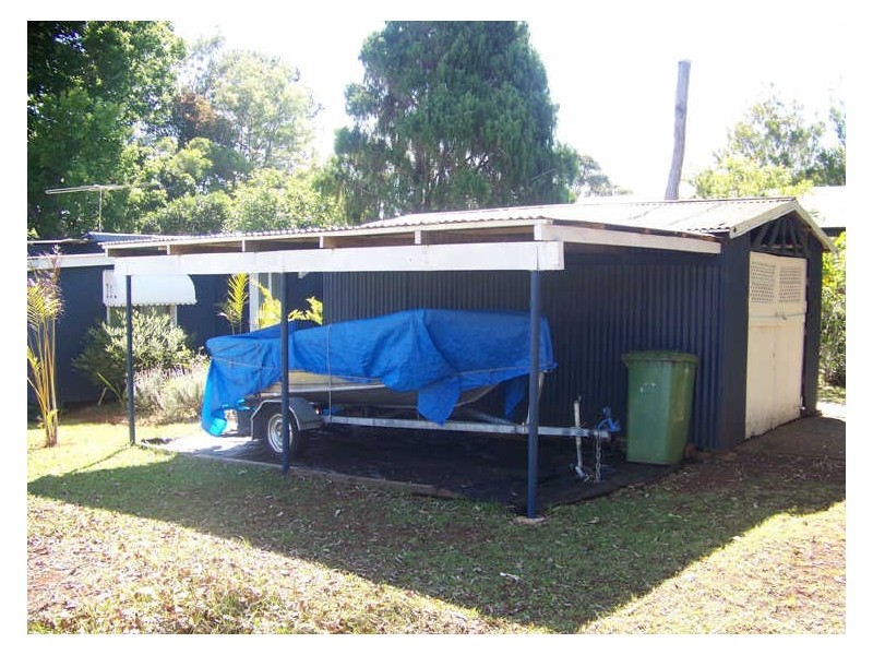 9 Leonie Crescent, Lamb Island QLD 4184