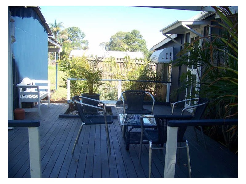 9 Leonie Crescent, Lamb Island QLD 4184