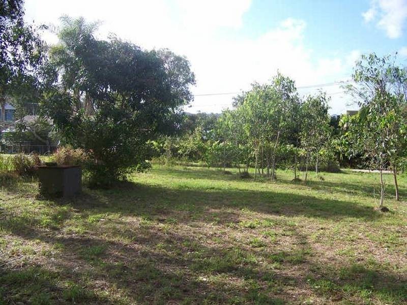 19 Lucas Drive, Lamb Island QLD 4184