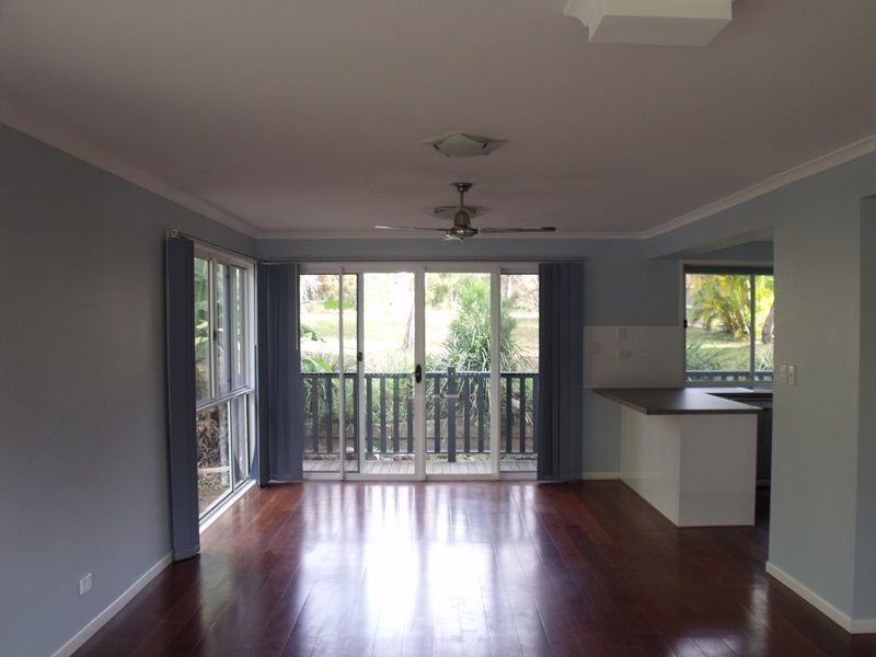 10 Oomol, Macleay Island QLD 4184