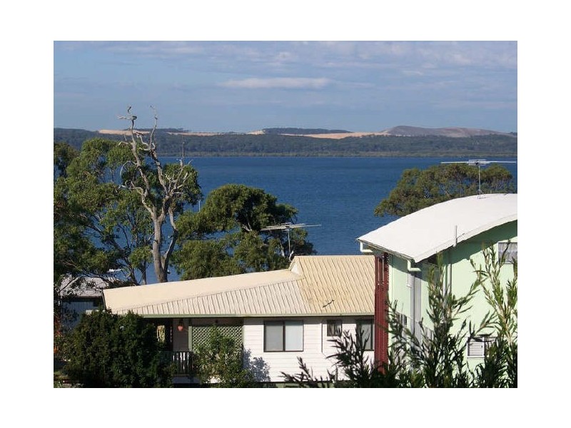 21 Oomool St, Macleay Island QLD 4184
