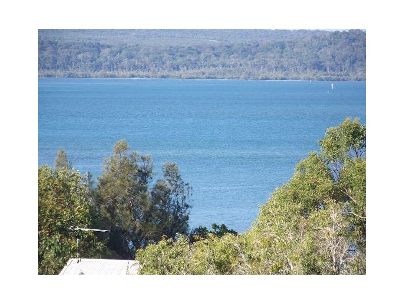 21 Oomool St, Macleay Island QLD 4184