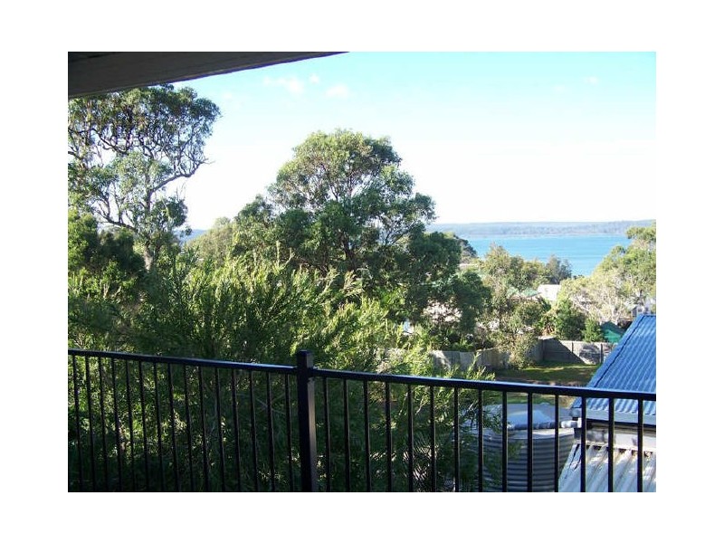 21 Oomool St, Macleay Island QLD 4184