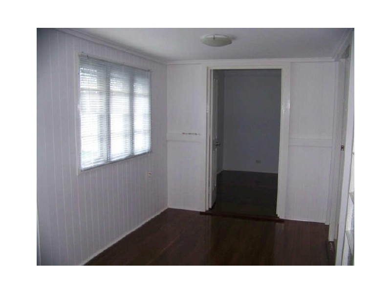 9 Kalara St, Macleay Island QLD 4184