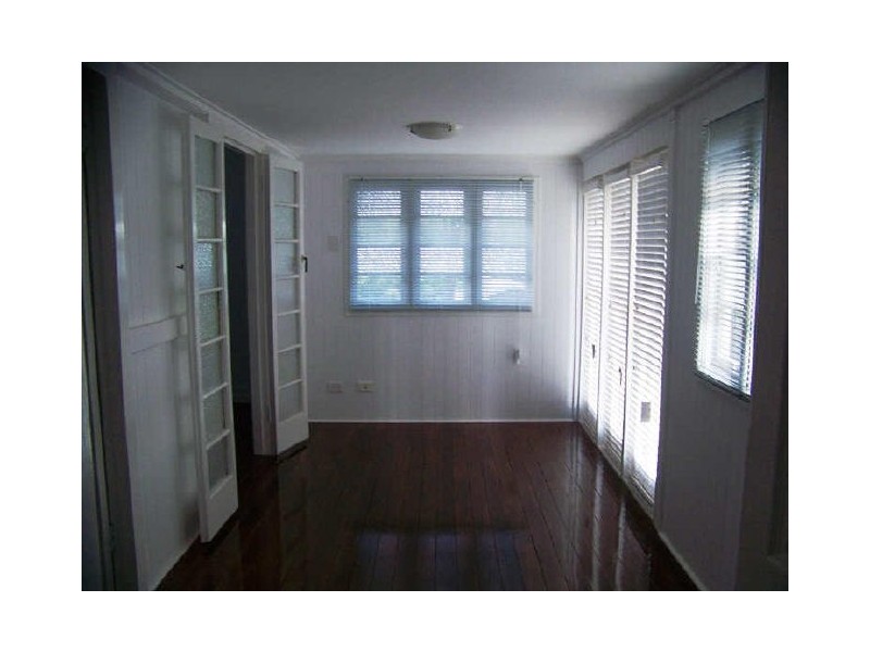 9 Kalara St, Macleay Island QLD 4184