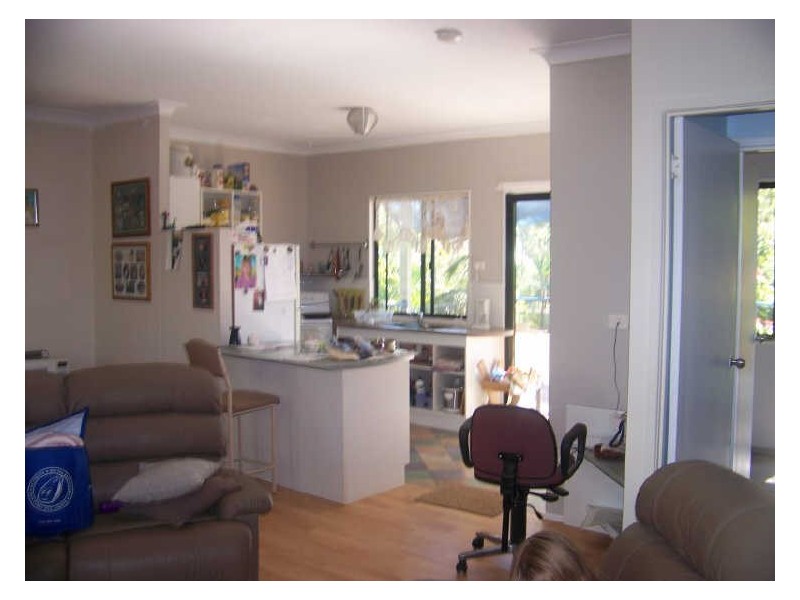 10 Peace St, Lamb Island QLD 4184