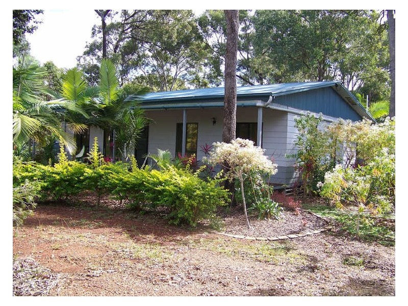 10 Peace St, Lamb Island QLD 4184