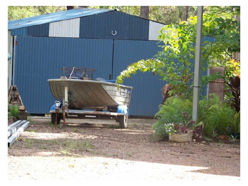 10 Peace St, Lamb Island QLD 4184