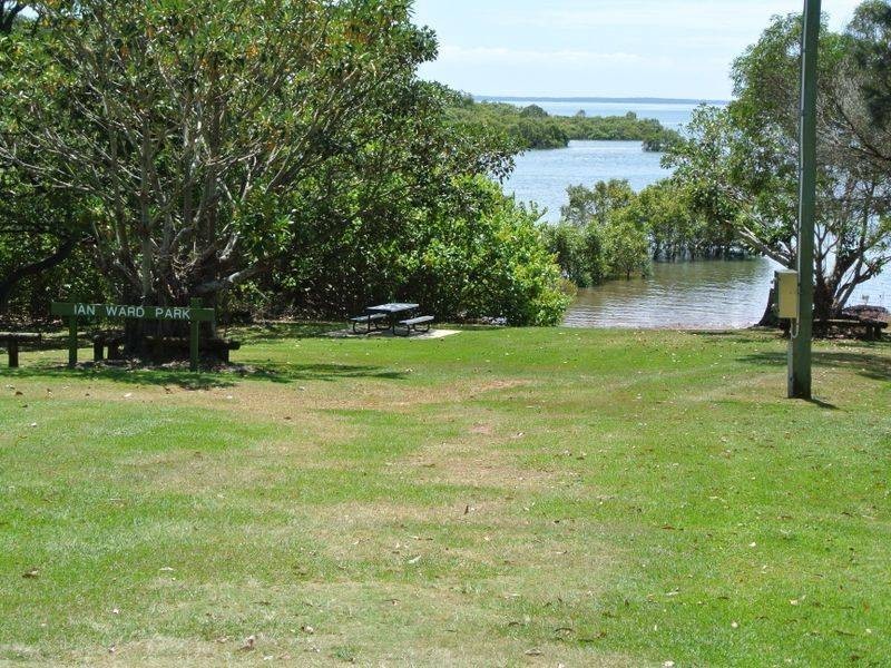 1 Wobur, Lamb Island QLD 4184
