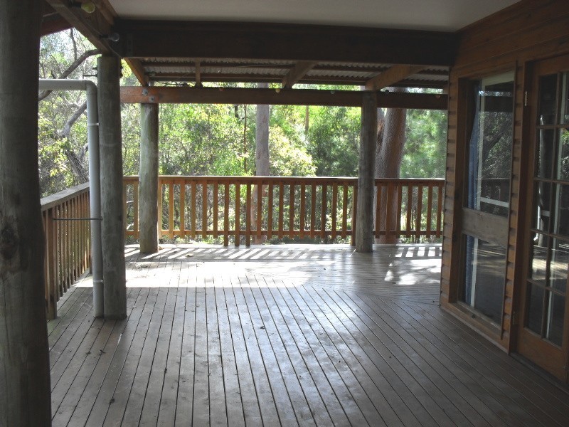 28 Calm Waters Crescent, Macleay Island QLD 4184