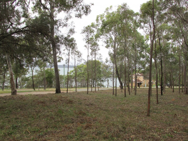 16 Ray Street, Macleay Island QLD 4184