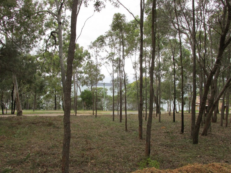 16 Ray Street, Macleay Island QLD 4184