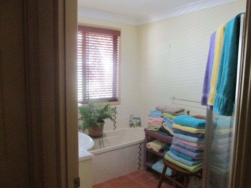34 President Terrace, Macleay Island QLD 4184