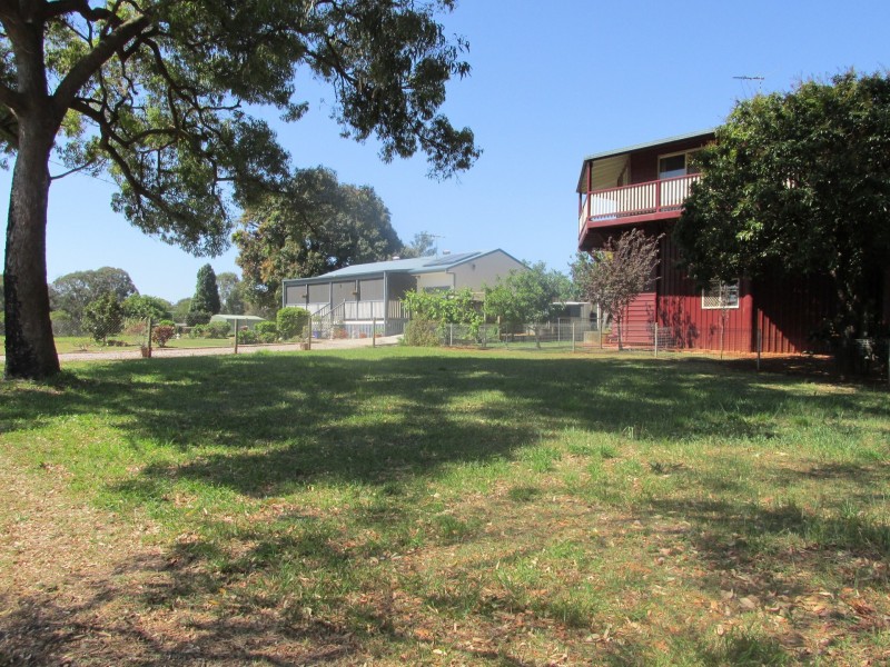 5 Cooee Cres, Macleay Island QLD 4184