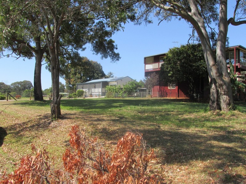 5 Cooee Cres, Macleay Island QLD 4184