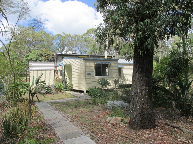 25 Columbia Street, Macleay Island QLD 4184