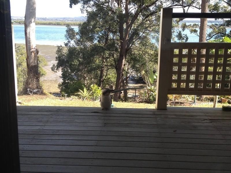 19 Coast Road, Macleay Island QLD 4184