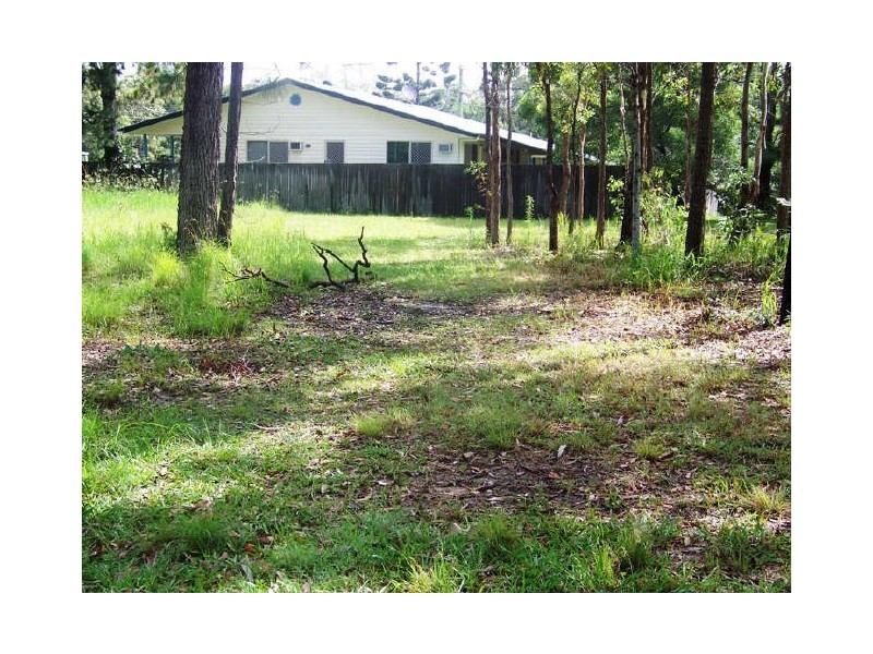 12 Flora st, Lamb Island QLD 4184