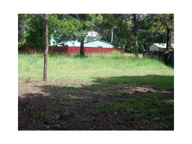 12 Flora st, Lamb Island QLD 4184