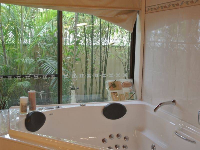 25 Benowa Street, Macleay Island QLD 4184