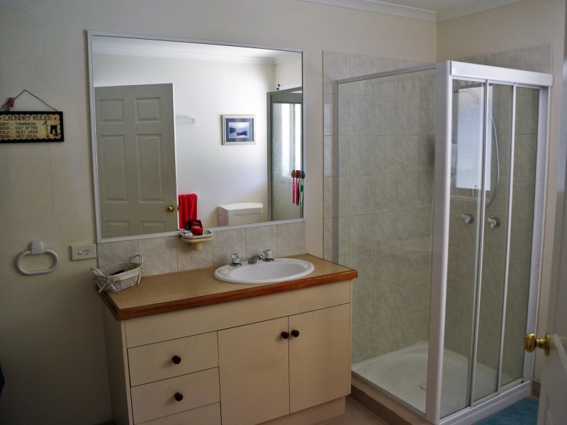 4 Cathy Street, Macleay Island QLD 4184