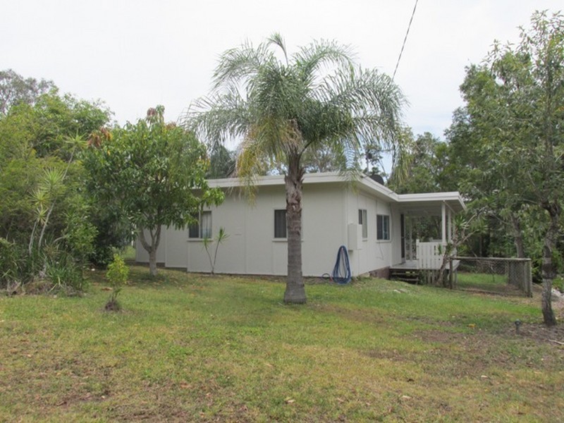 69 Eastbourne Terrace, Macleay Island QLD 4184