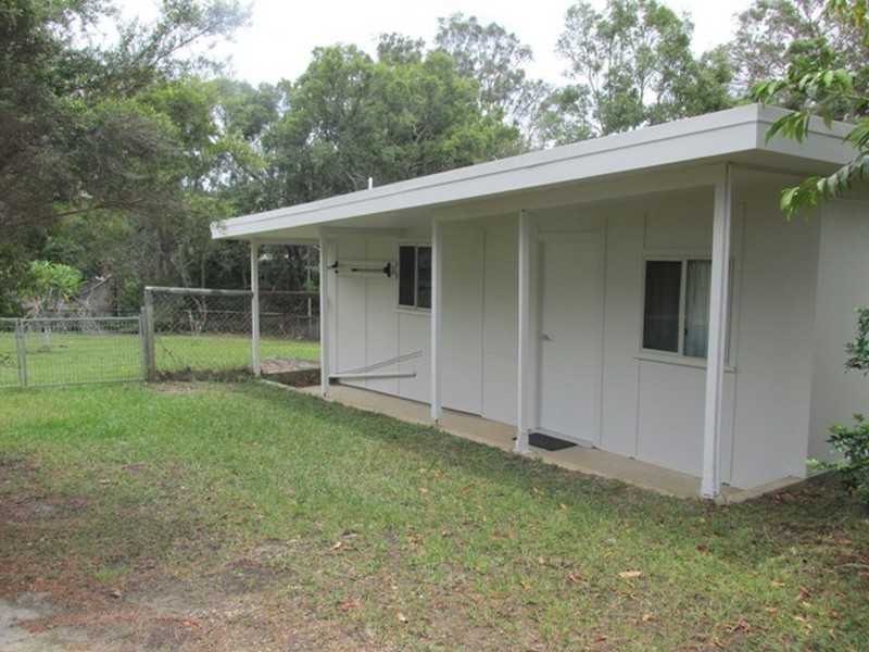 69 Eastbourne Terrace, Macleay Island QLD 4184