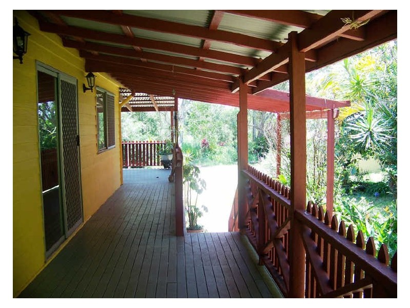 166 Lucas Drive, Lamb Island QLD 4184