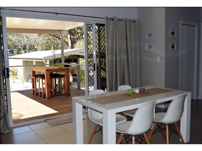 10 Natone Tce, Macleay Island QLD 4184