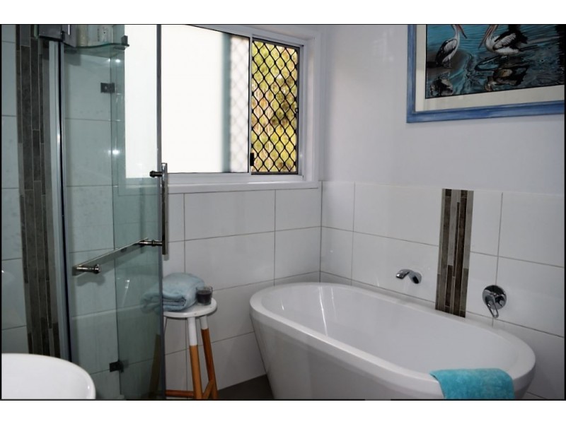 10 Natone Tce, Macleay Island QLD 4184