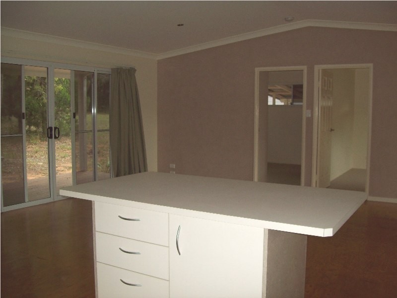 4 Hamilton Parade, Macleay Island QLD 4184