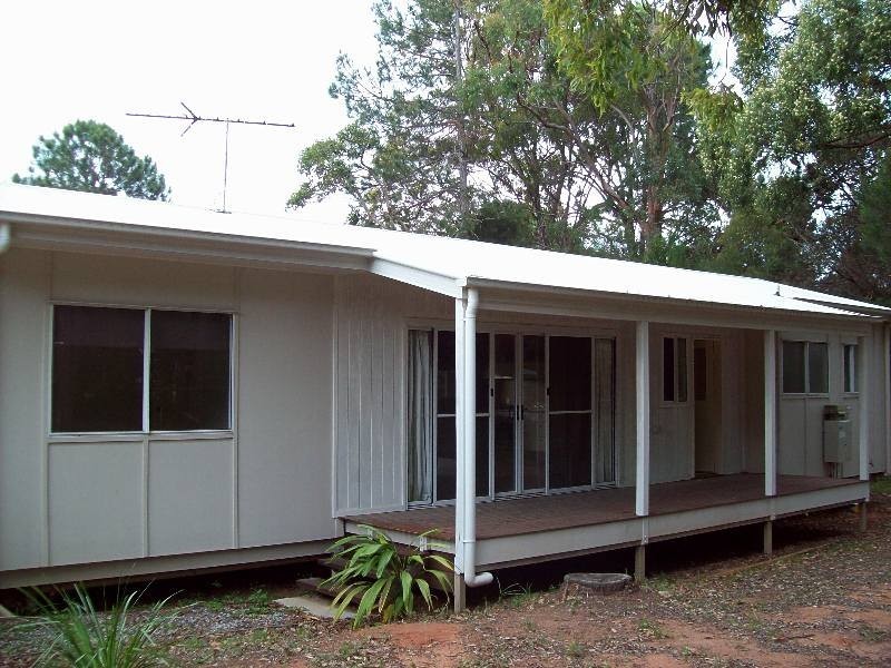 4 Hamilton Parade, Macleay Island QLD 4184