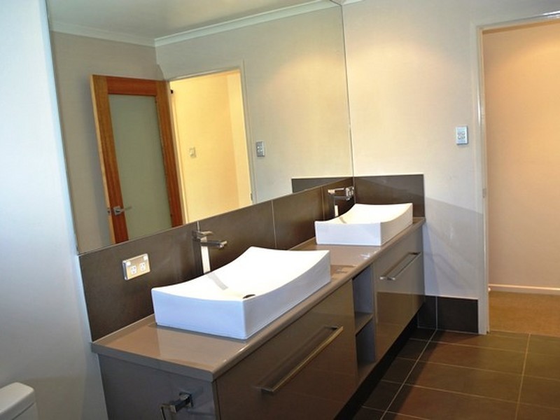 7 Donald Street, Macleay Island QLD 4184