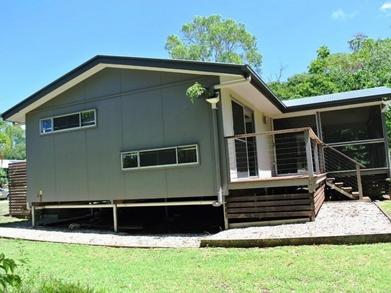 7 Donald Street, Macleay Island QLD 4184