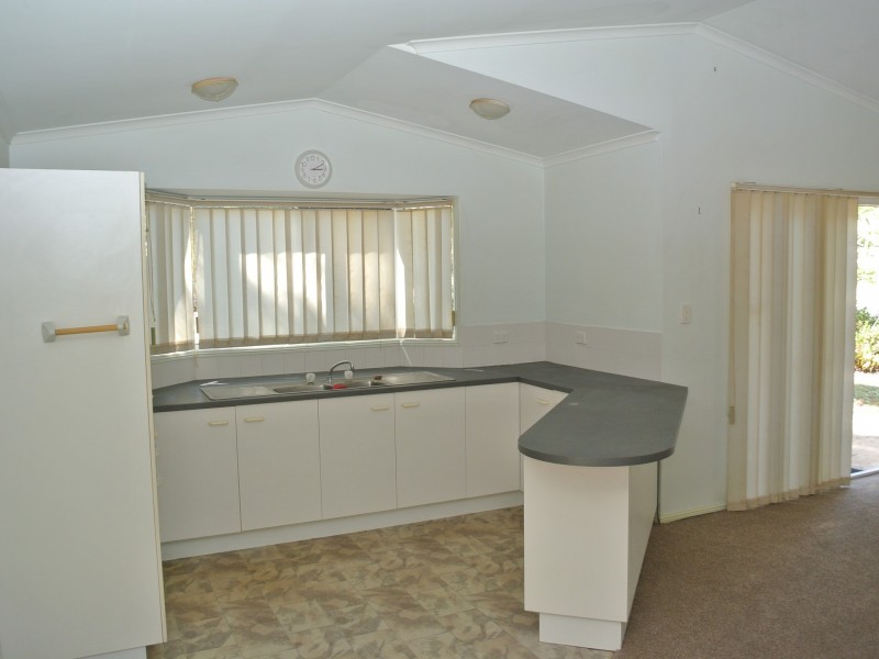 2 Noon-Muckle Street, Macleay Island QLD 4184