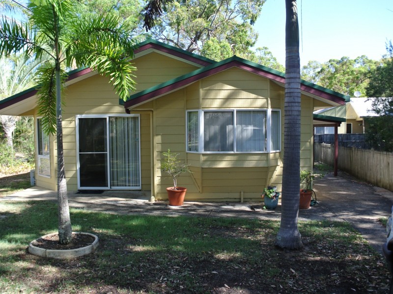 2 Noon-Muckle Street, Macleay Island QLD 4184