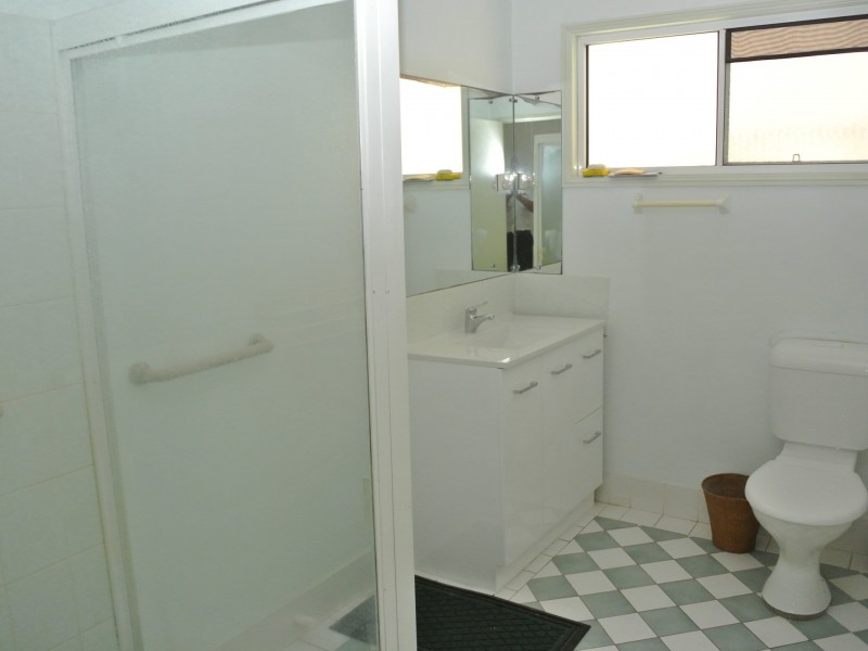 2 Noon-Muckle Street, Macleay Island QLD 4184