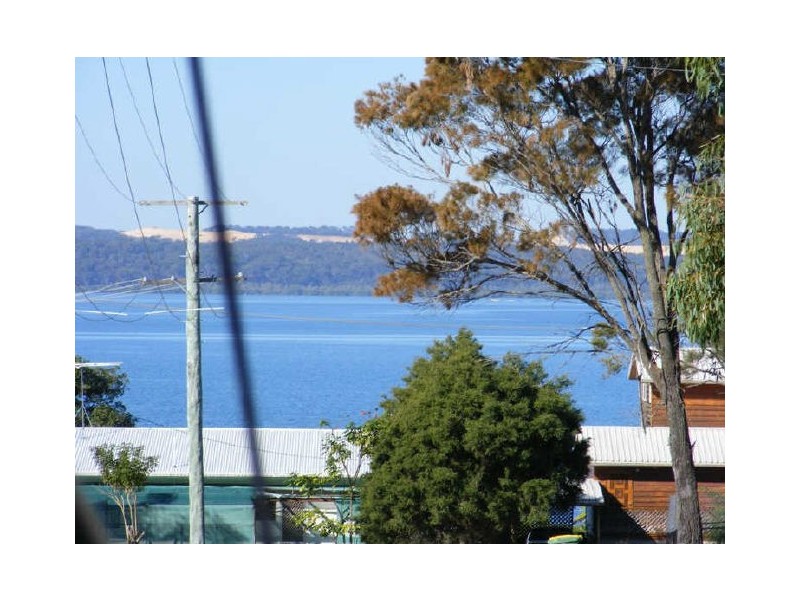 24 Tukkeri Street, Macleay Island QLD 4184